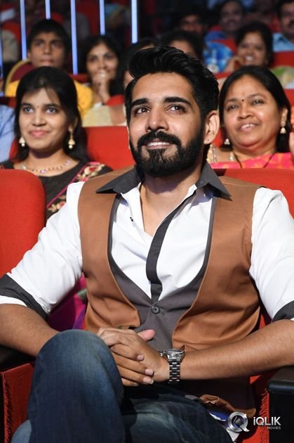 Aatadukundam-Raa-Movie-Audio-Function